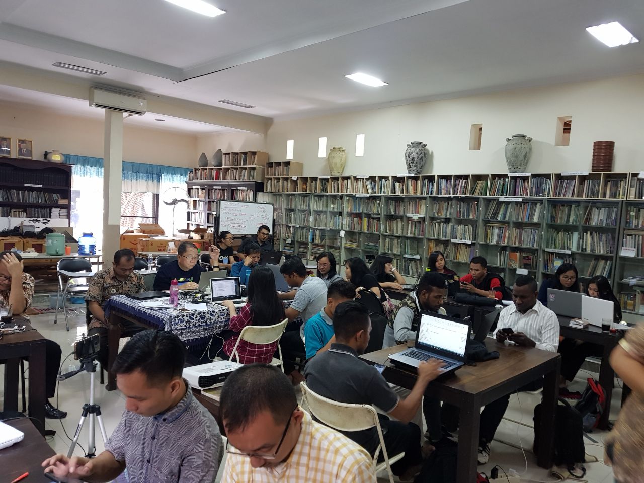 Pengalaman Mengikuti Pelatihan Pembuatan Alat Studi Alkitab dalam Bahasa Suku